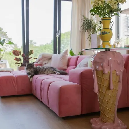 Lollipop, North Apartment